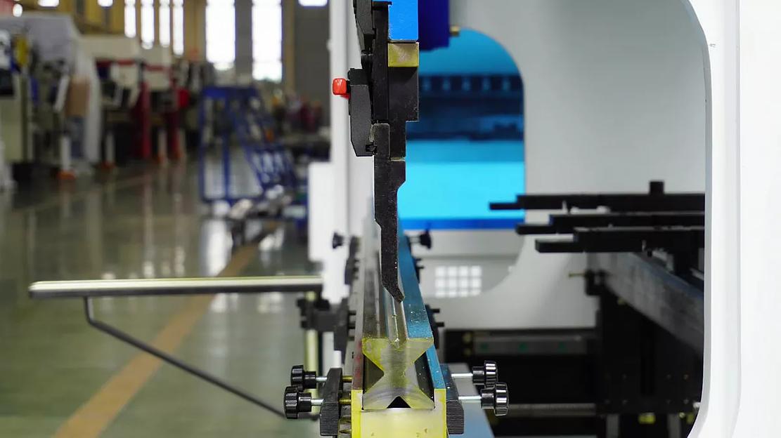 Пресс листогибочный гидравлический c ЧПУ SMD PBA 50-1300 фото 5