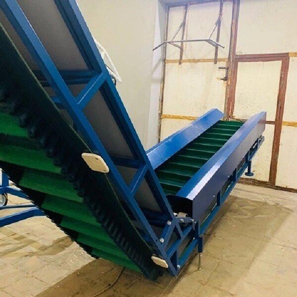 L-образный ленточный конвейер с защитными бортиками для сыпучих грузов фото 1