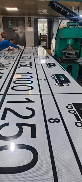 Дорожный знак Тенгиз+ прямоугольный 350×1350 ОПТ фото 2