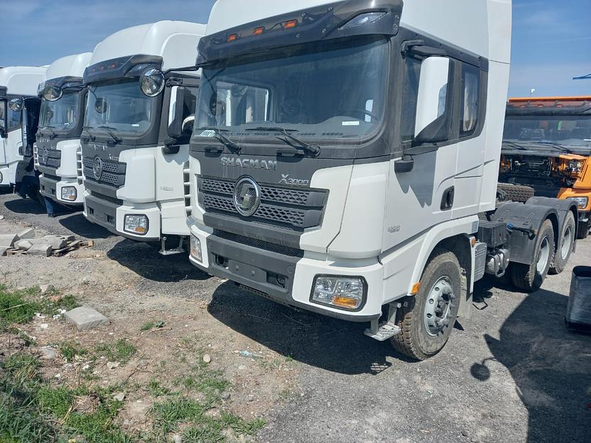 Тягач Shacman Х3000 SX42584V324 фото 3