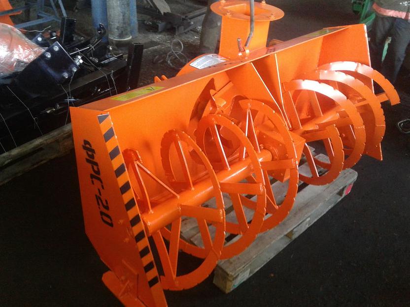 Снегоочиститель ФРС-2.0П на переднюю навеску МТЗ 82.1 фото 2