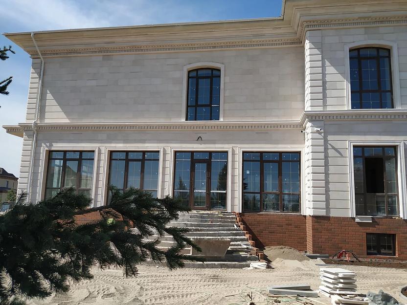 Изготовление и монтаж карнизов, молдингов, обрамлений из травертина фото 6