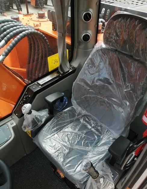 Колёсный экскаватор  «Lonking CDM6150W» фото 9