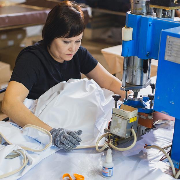 Производство натяжных потолков MSD цветной матовый, Курган фото 3