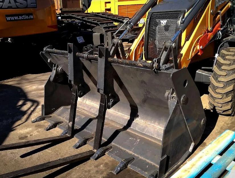 Вилы откидные на экс-погрузчик фото 1