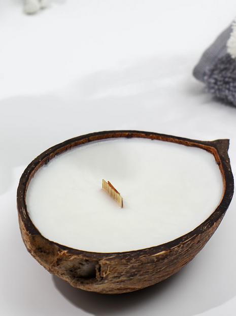 Свеча из соевого воска Razzo room в кокосовой скорлупе ОПТ фото 1