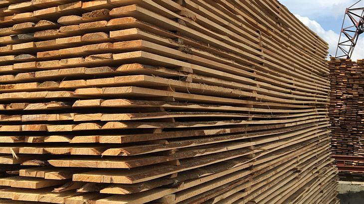 Услуга по роспуску необрезной доски (береза, лиственница) фото 1