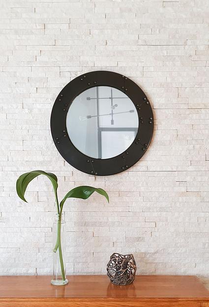 Круглое зеркало в черной раме Бездна фото 1