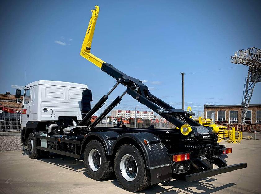 МАЗ 631228-8575-012 с крюковым погрузчиком Велмаш ВК Т20-6 фото 2