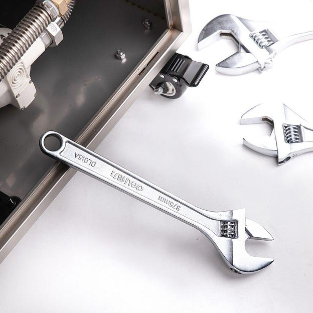 Ключи Deli Разводной ключ Deli DL015A 350мм, диапазон регулировки 0-46мм, инструментальная сталь, хромированная отделка фото 6