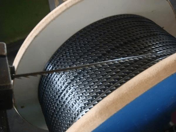 Цельнометаллическая пильчатая лента для чесальных машин фото 1