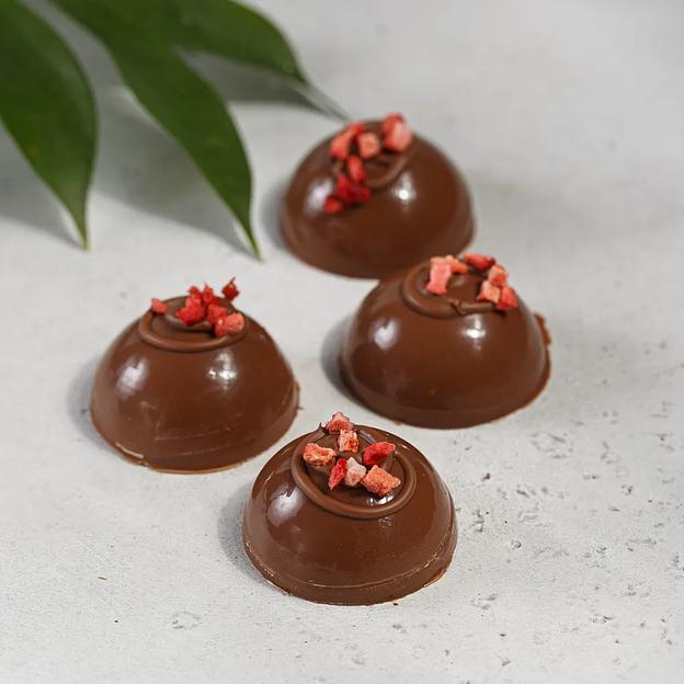 Конфеты Kreola «Трюфель клубника» в молочном шоколаде ручной работы 4 шт, 85 ± 5 г, опт фото 3