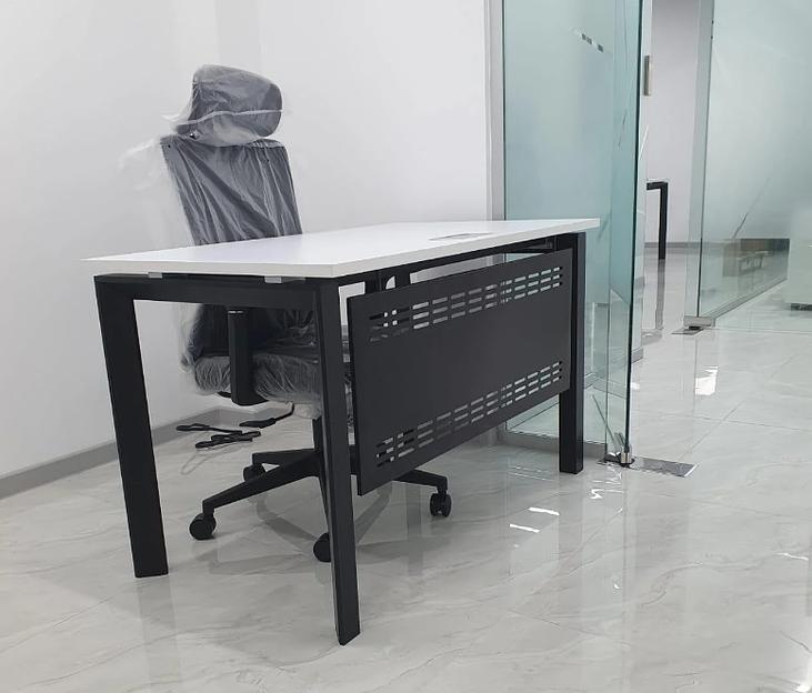Стол офисный с металлической царгой (чёрный каркас), под заказ фото 1
