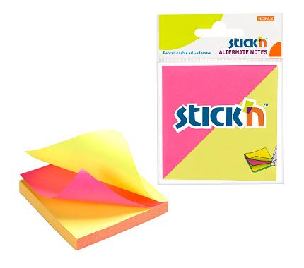 Блок самоклеящийся бумажный Stick`n 21299 76x76мм 100лист. 70г/м2 неон 2цв.в упак. европодвес фото 3