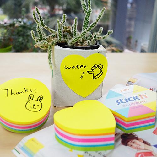 Блок самоклеящийся бумажный Stick`n 21836 64x67мм 250лист. неон ассорти "сердце" фото 2