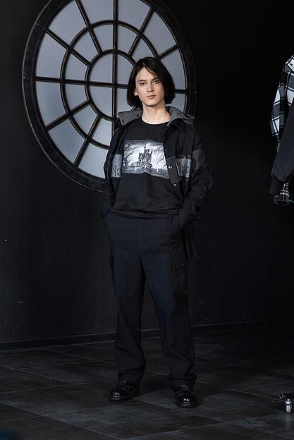 Чёрная футболка унисекс с принтом «Дом семьи Аддамс» ОПТ фото 2