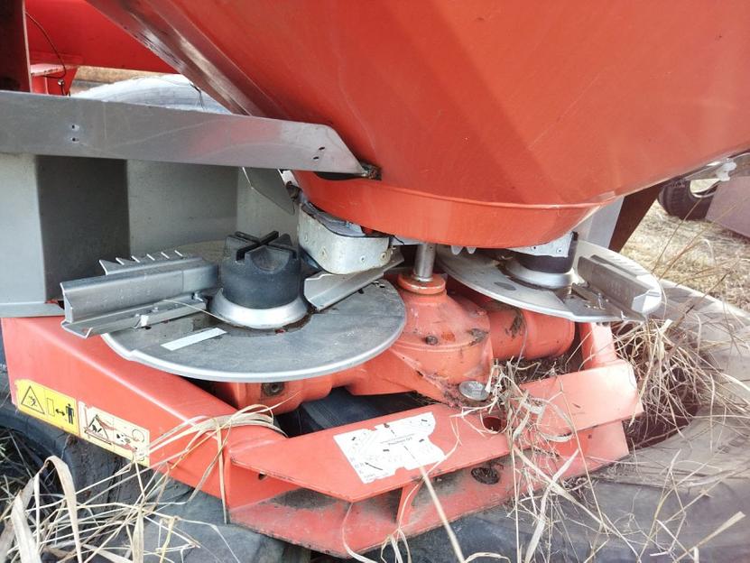 Разбрасыватель минеральных удобрений навесной RAUCH MDS 935 фото 1