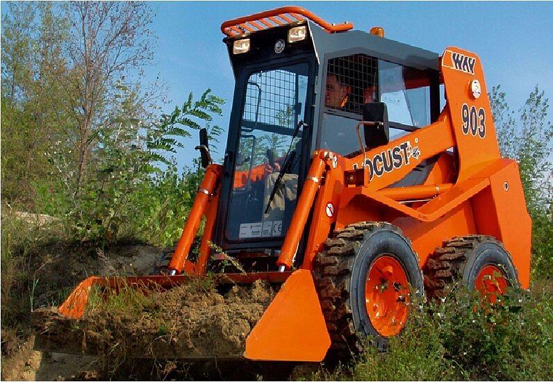 Минипогрузчик с бортовым поворотом LOCUST L903 фото 1