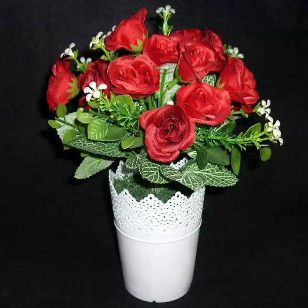 Букет искусственных роз в кашпо 25см фото 1