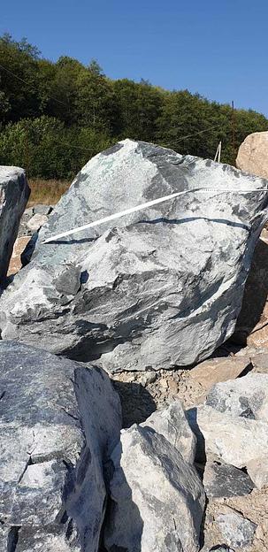 Валун гигант серпентинит Голубой /тн (3000-5000 мм) фото 1