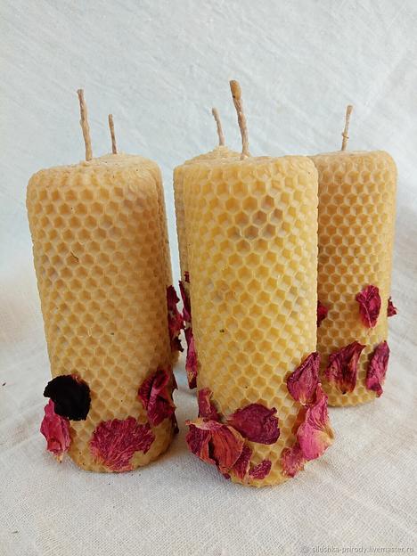 Свечи из вощины с лепестками роз фото 1