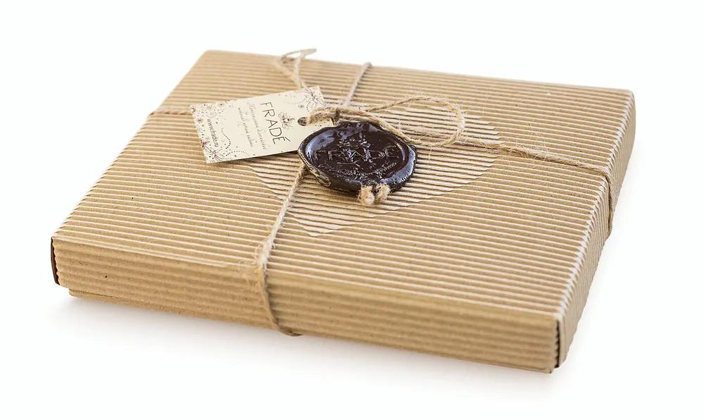 Коробка шоколадных конфет ручной работы Fradе́ «Фирменная» (микрогофрокартон) 280 г фото 3