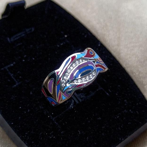 Кольцо серебряное широкое с эмалью и фианитами, размер 18-18,5 фото 2