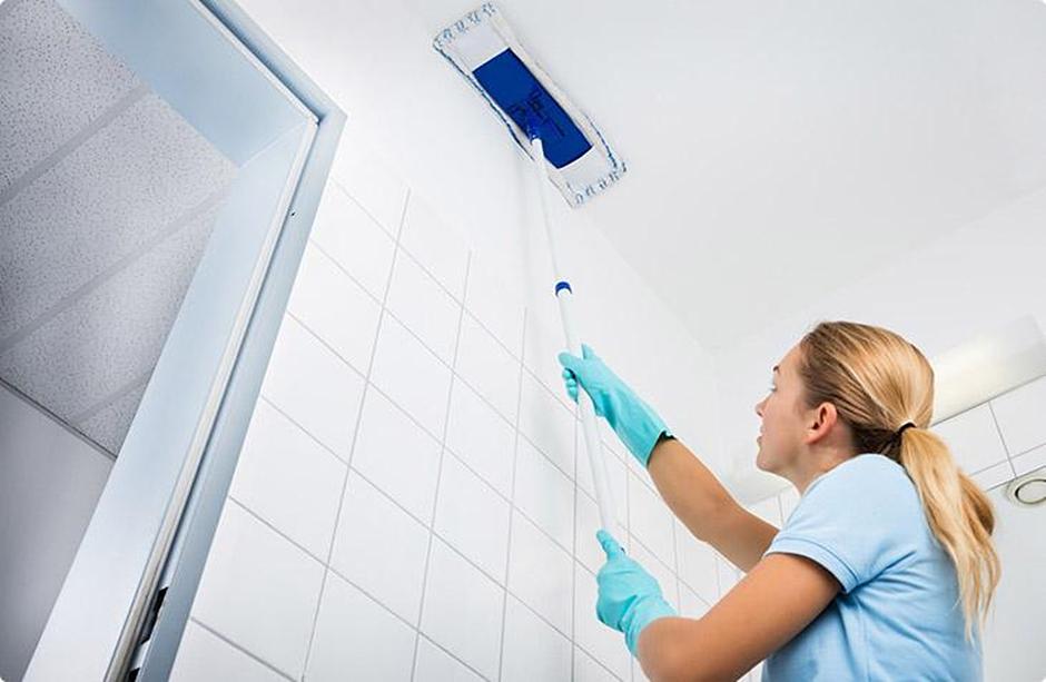 Услуга по мытью натяжных потолков фото 1