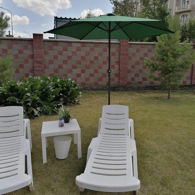 Пластиковый столик для шезлонгов 40х40 см, белый, под заказ фото 1