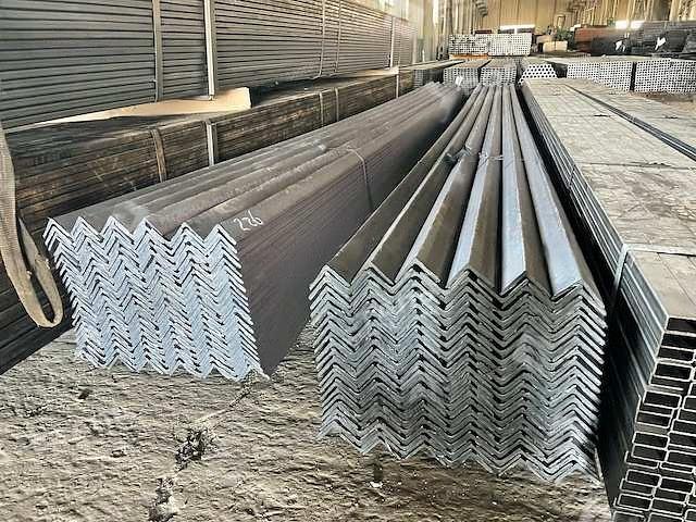 Уголок стальной равнополочный фото 5