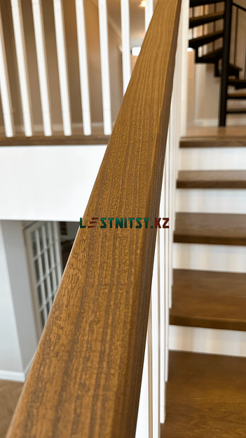 Лестница на металлическом каркасе трехмаршевая под заказ фото 8