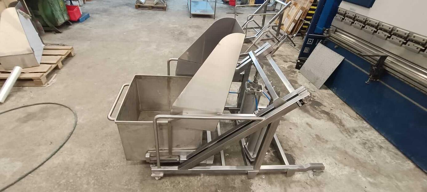 Подъемники-опрокидыватели для чан-тележек (чебурашек) фото 3