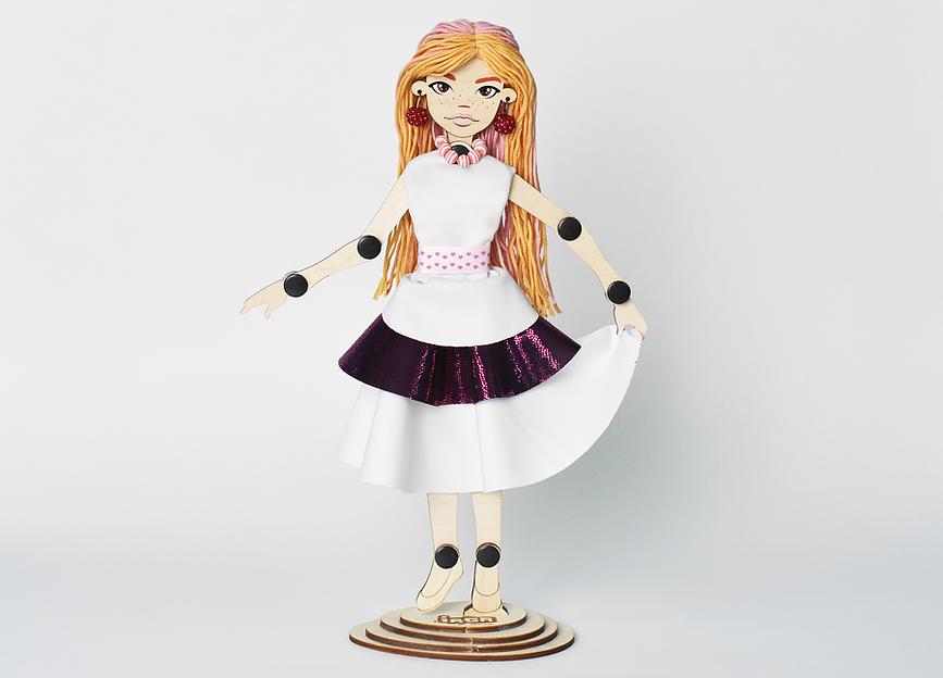 Игрушка из дерева WOM Кукла-супермодель Кира, опт фото 1