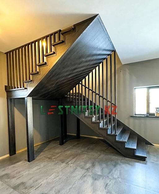 Лестница с ограждением из деревянных реек под заказ фото 1