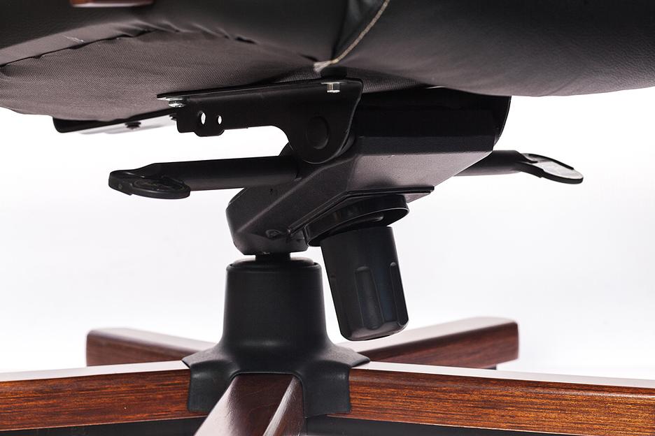 Кресло руководителя Бюрократ T-9923WALNUT черный кожа крестовина металл/дерево фото 6