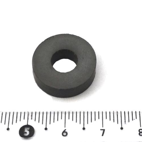 Ферритовый магнит в форме кольца 18x7,5x5 мм фото 1