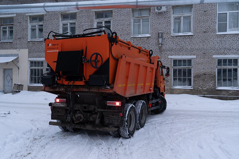 Термос-бункер для асфальта ST 6000 фото 1