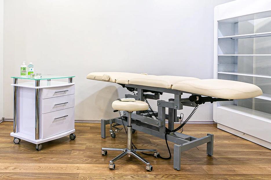 Кушетка процедурная «ОДК-4» с проводным пультом управления, 4 электропривода фото 3