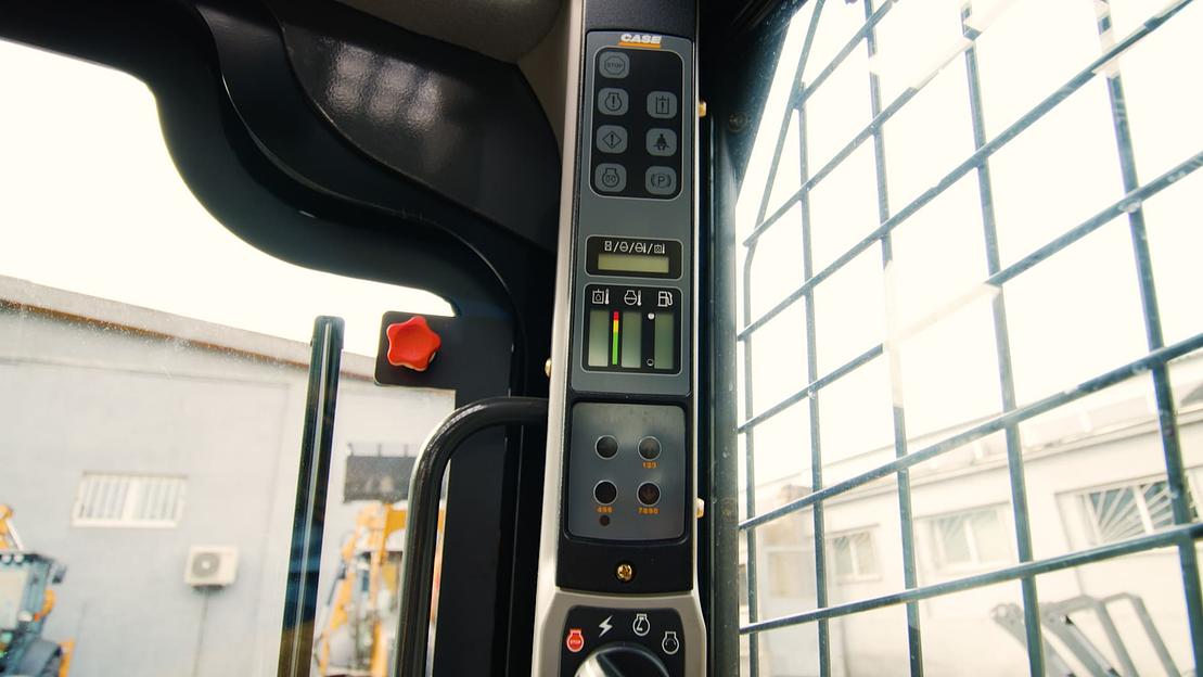 Мини-погрузчик колёсный CASE SV250B фото 4