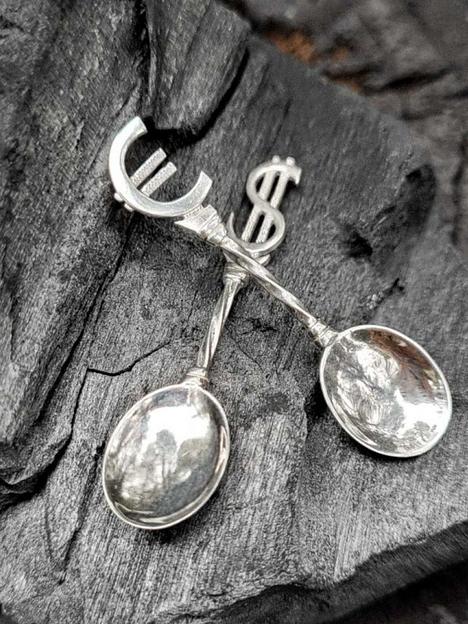 Подарок сувенир ложка загребушка «Евро» в кошелек серебро фото 3