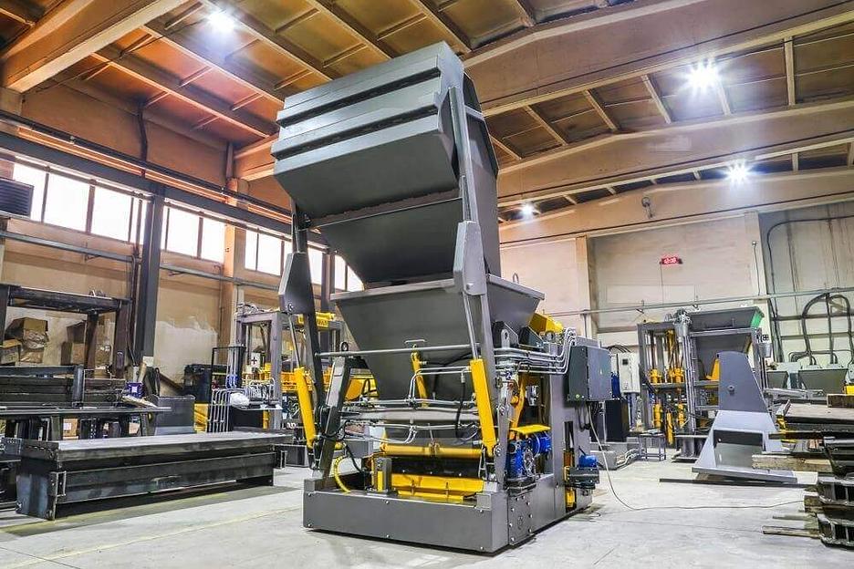 Передвижной вибропресс с ковшом фото 1