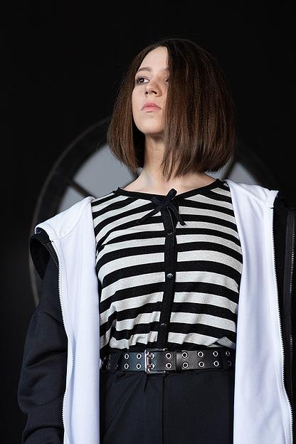 Трикотажный чёрно-серый топ в полоску с бантом на девочку ОПТ фото 2