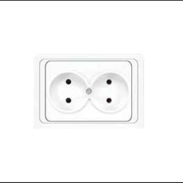 Розетка 2-м СП Валери 16А IP20 без заземл. бел. UNIVersal В0102 фото 1