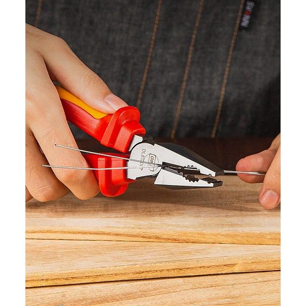 Диэлектрические комбинированные плоскогубцы Deli DL512007 180мм, сталь Cr-V, сертификат VDE для работ под напряжением до 1000 В фото 6