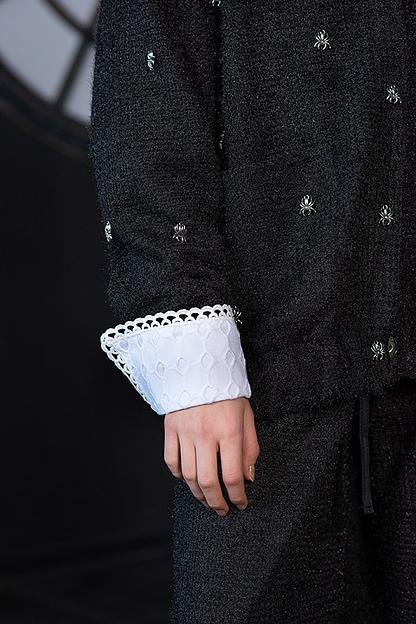 Белая блузка с острым кружевным воротником и манжетами ОПТ фото 3