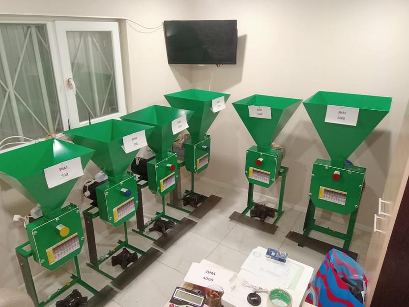 Зернодробилка ЗИМ1000 (1000кг/ч,2.2кВт, 3000об/мин, 220В) фото 1