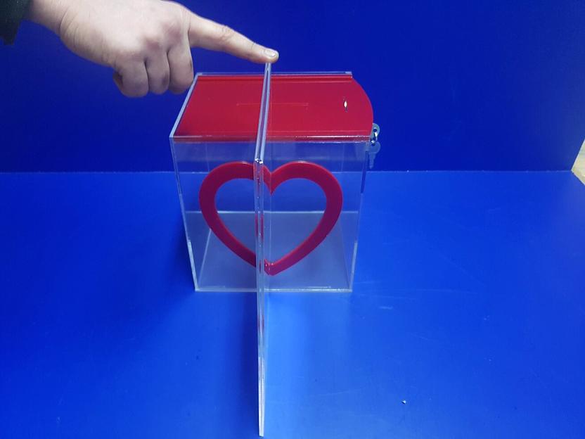 Короб для сбора пожертвований из прозрачного оргстекла с сердечком. фото 5