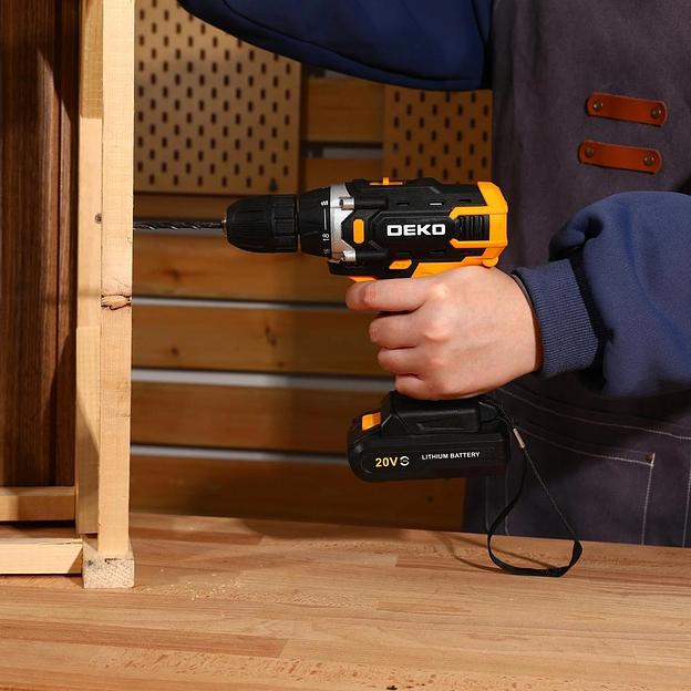 Аккумуляторная дрель-шуруповерт DEKO Banger 20V ONE + в кейсе + набор 63 инструмента для дома, 20В, 2х1.5Ач [083-1043] фото 4