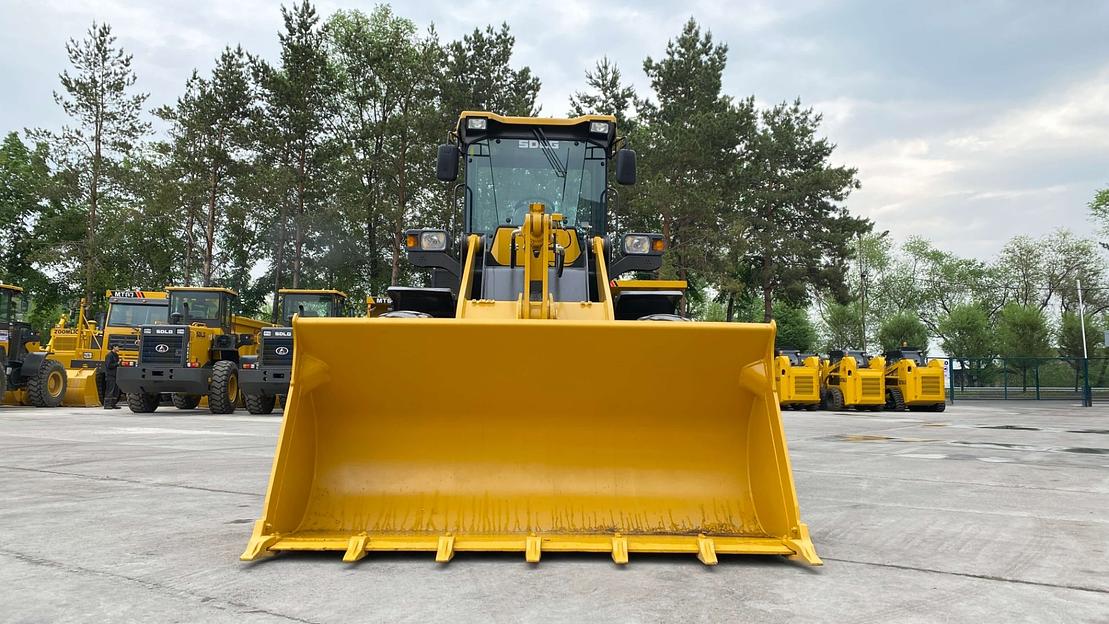 Фронтальный погрузчик LG933L фото 4