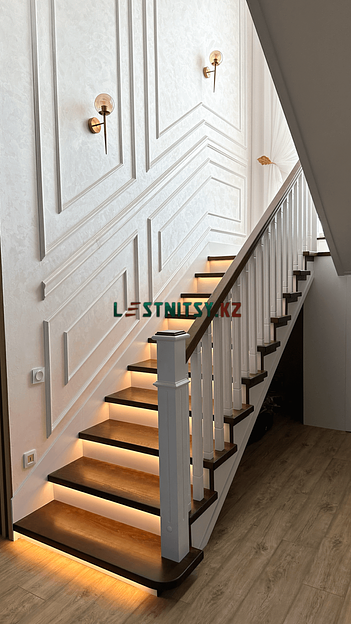 Лестница П-образная с деревянным ограждением под заказ фото 2